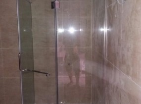 Phòng tắm kính - quận 8 hcm